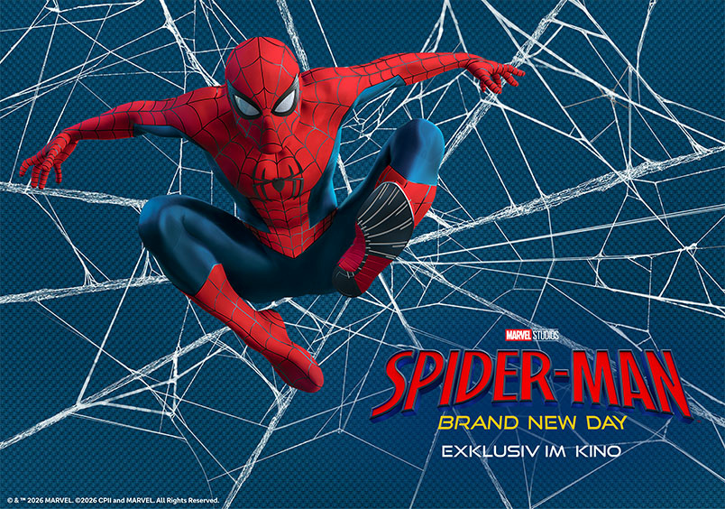 Spider-Man in Sprung-Pose vor einem Spinnen-Netz auf blauem Hintergrund. Schriftzug: Spider-Man Brand New Day Exklusiv im Kino